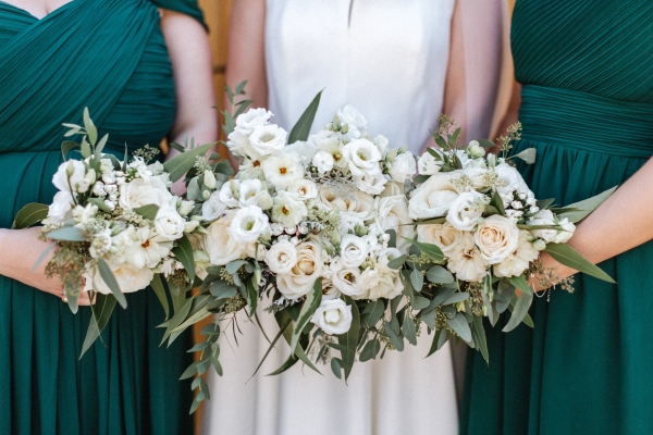 How much do wedding flowers cost