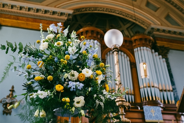 Who and what should I buy wedding flowers for